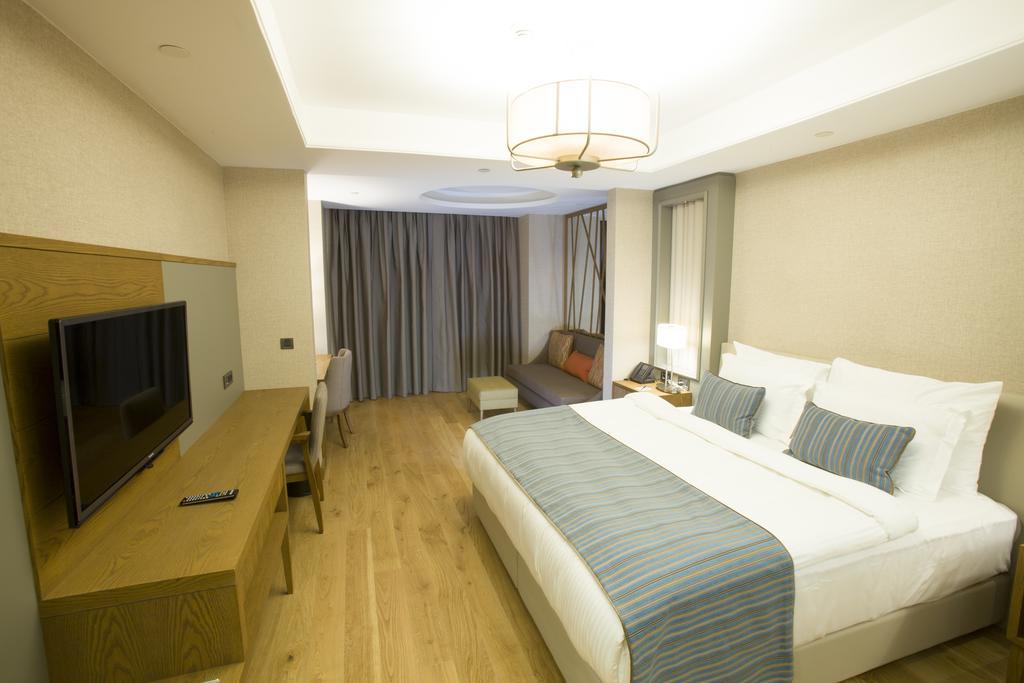 Ramada Hotel & Suites Adana Extérieur photo